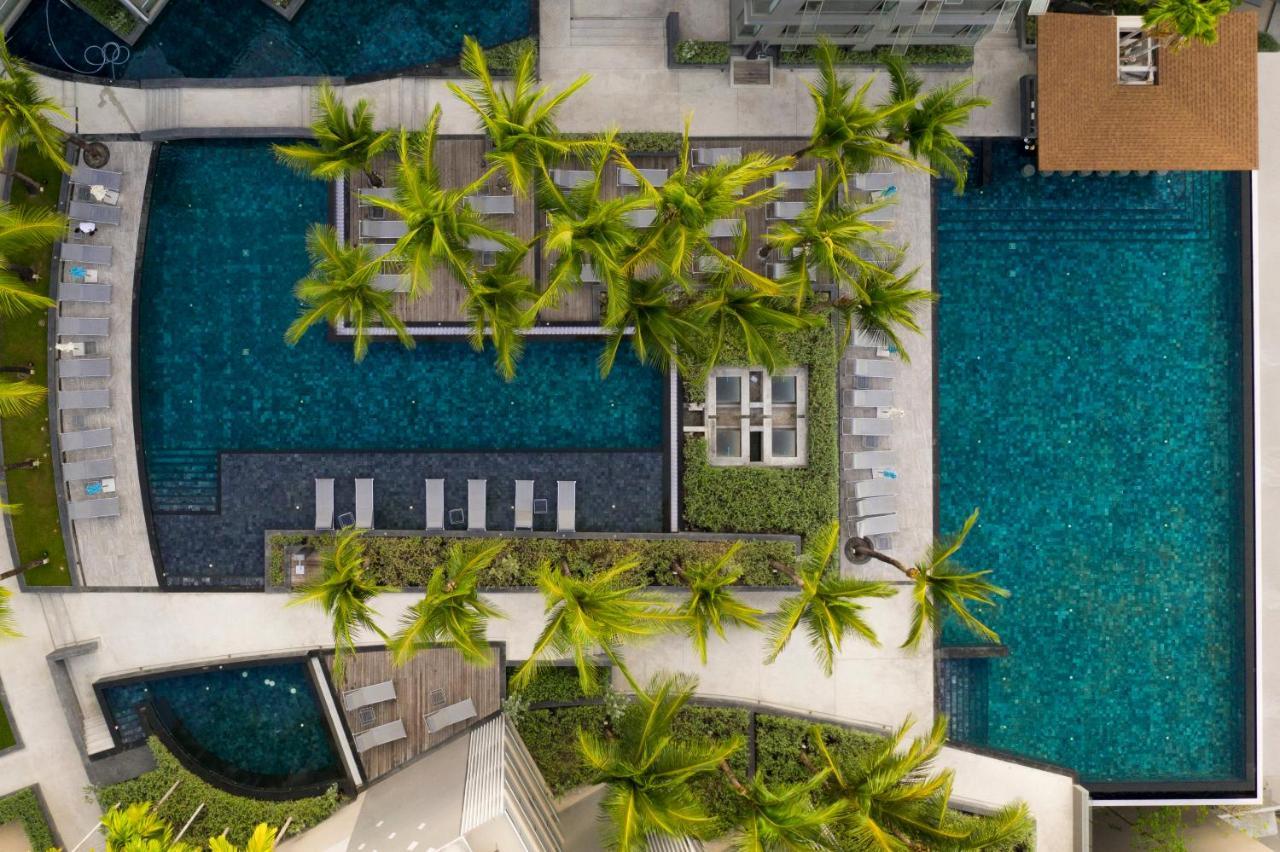 Oceanfront Beach Resort - Sha Extra Plus Patong Ngoại thất bức ảnh Aerial view of the pool at the hotel