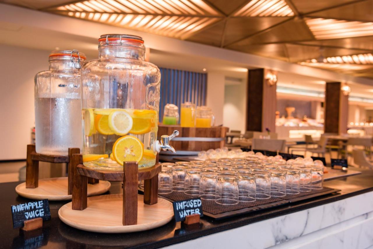 Oceanfront Beach Resort - Sha Extra Plus Patong Ngoại thất bức ảnh Infused water at a buffet