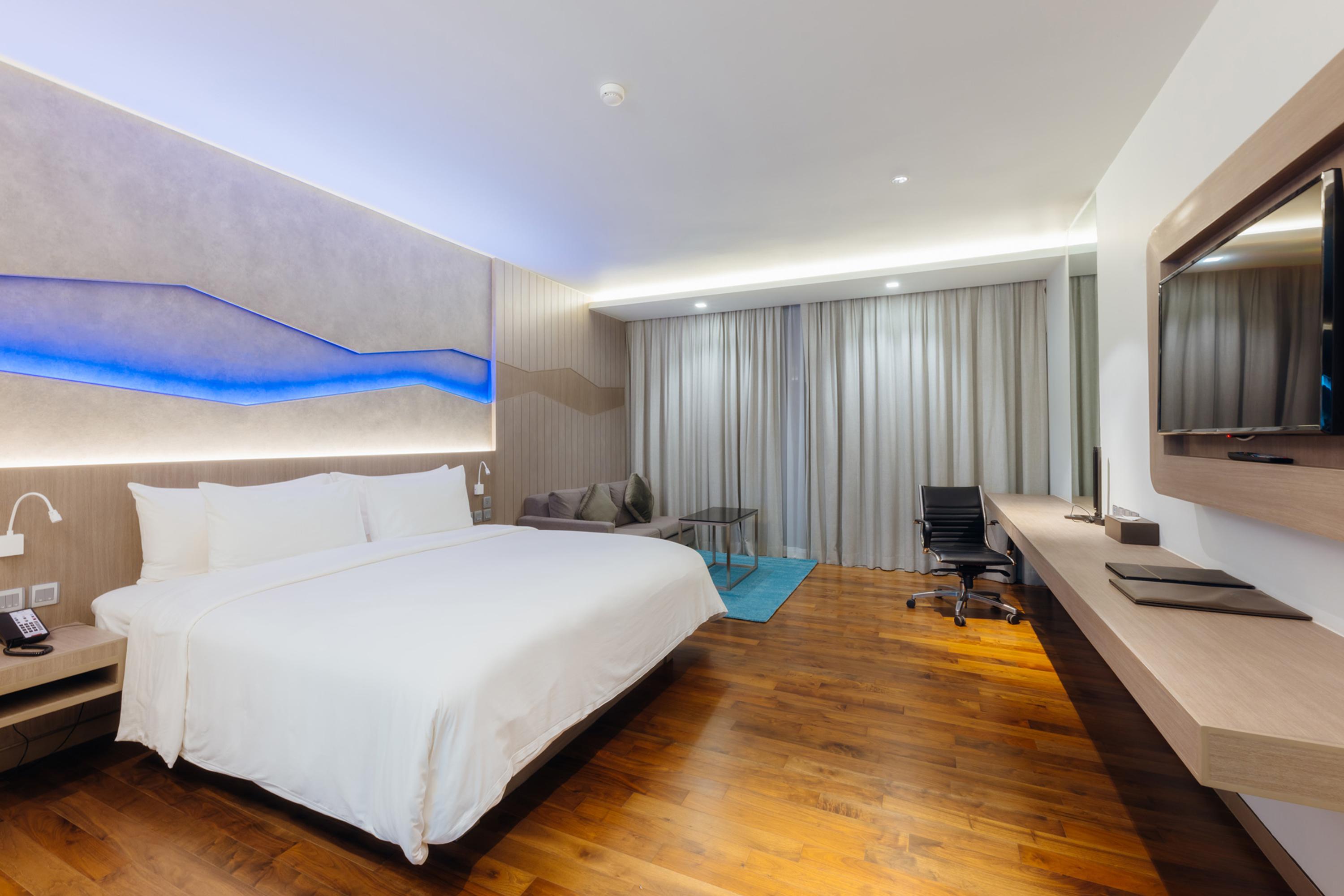 Oceanfront Beach Resort - Sha Extra Plus Patong Ngoại thất bức ảnh Deluxe Room