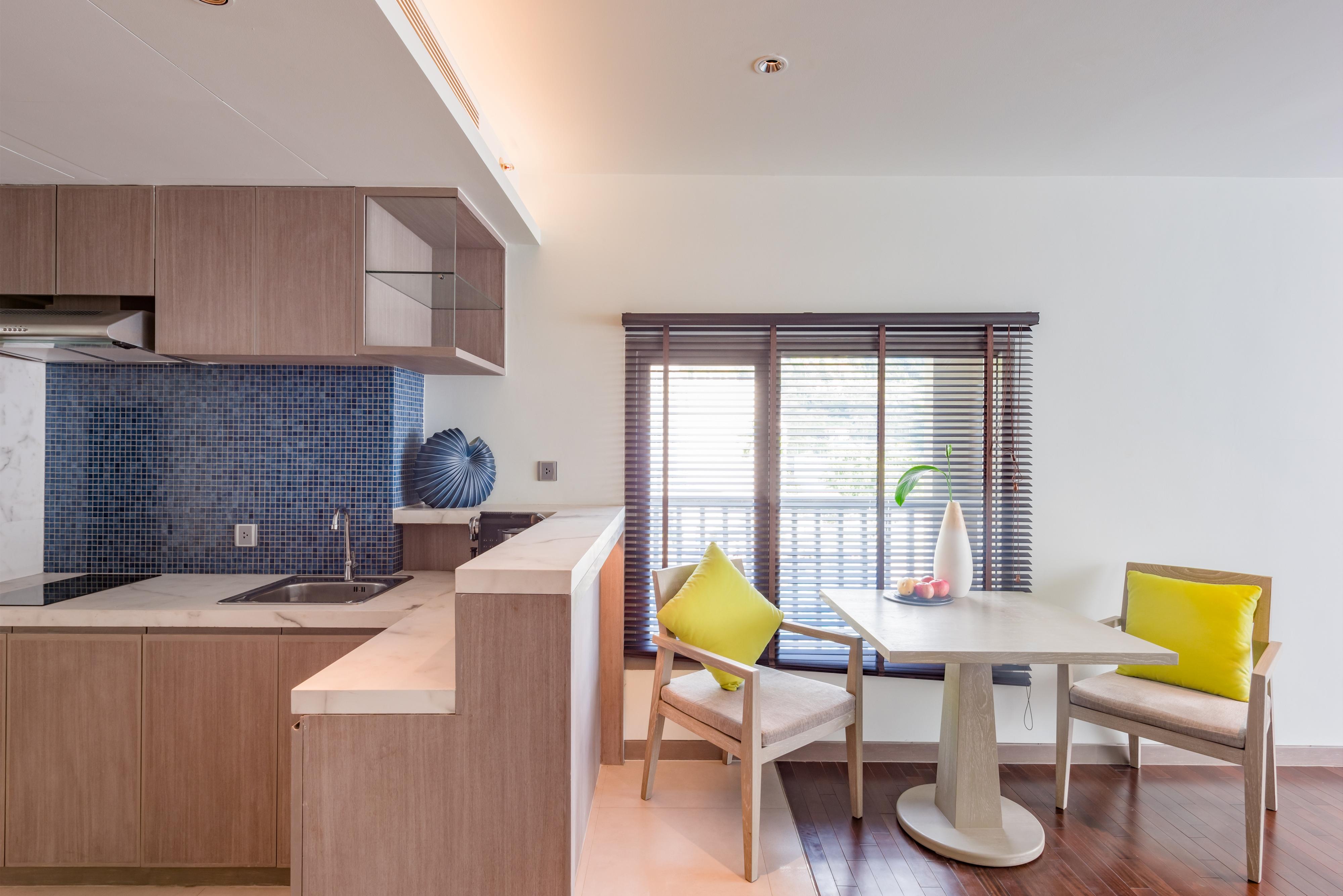 Oceanfront Beach Resort - Sha Extra Plus Patong Ngoại thất bức ảnh A kitchen in a serviced apartment in Hong Kong