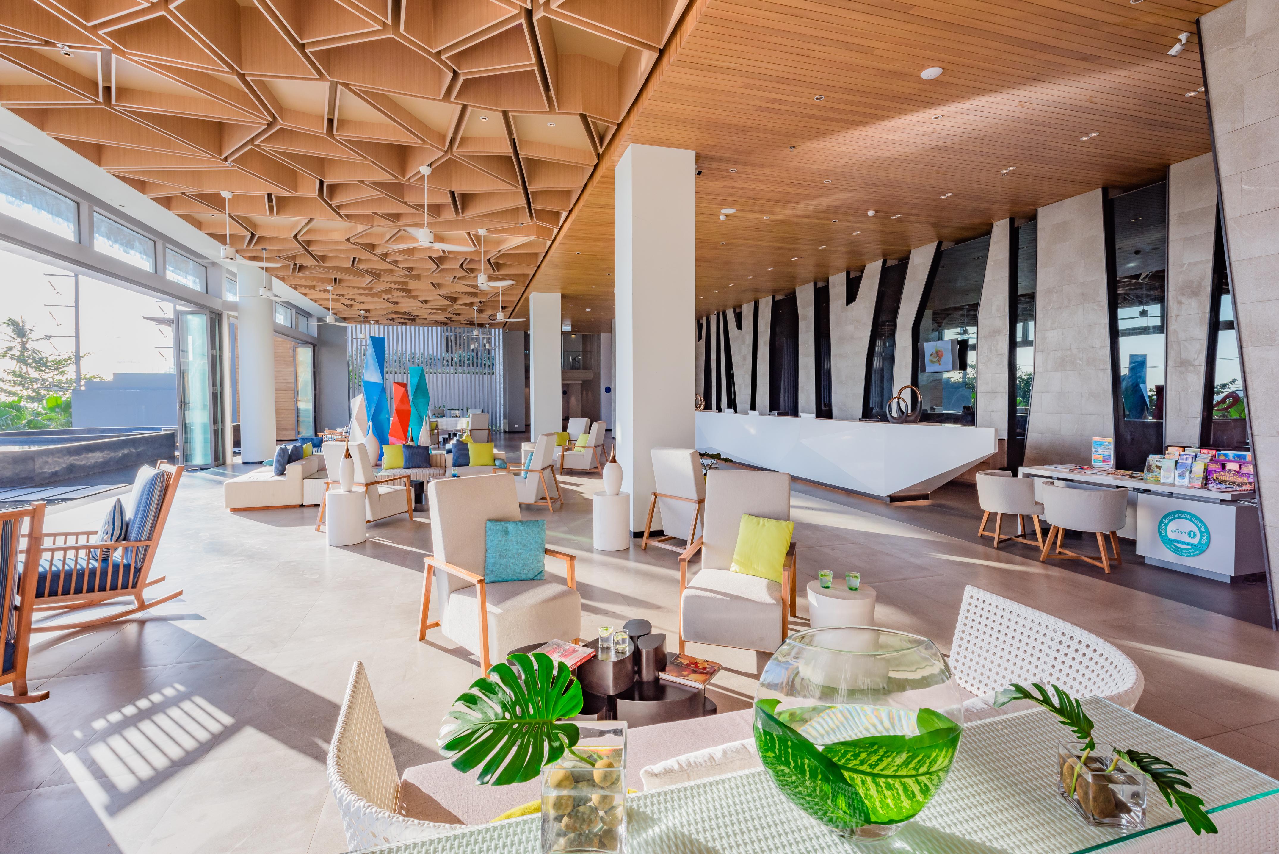 Oceanfront Beach Resort - Sha Extra Plus Patong Ngoại thất bức ảnh The interior of the airport