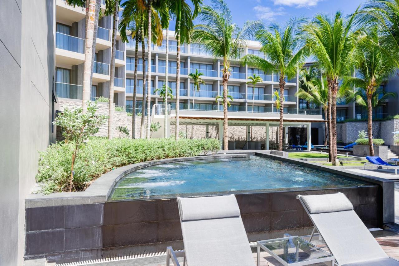 Oceanfront Beach Resort - Sha Extra Plus Patong Ngoại thất bức ảnh The pool at the Hilton