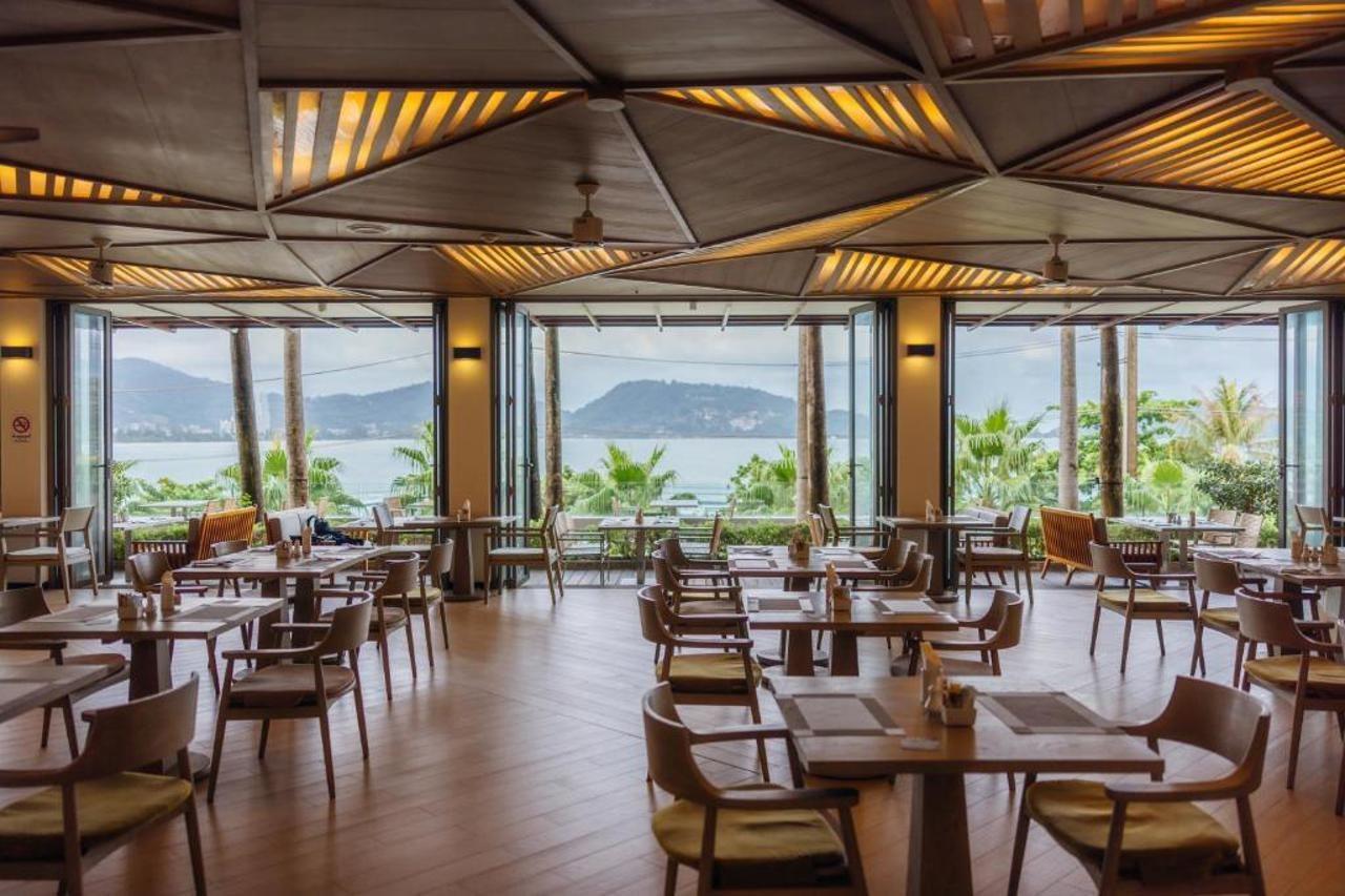 Oceanfront Beach Resort - Sha Extra Plus Patong Ngoại thất bức ảnh The Deck