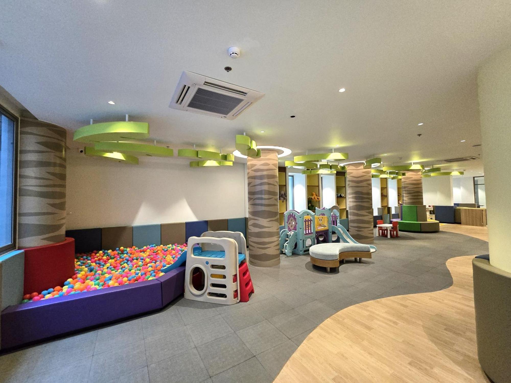 Oceanfront Beach Resort - Sha Extra Plus Patong Ngoại thất bức ảnh The Children's Hospital at the Royal Marsden