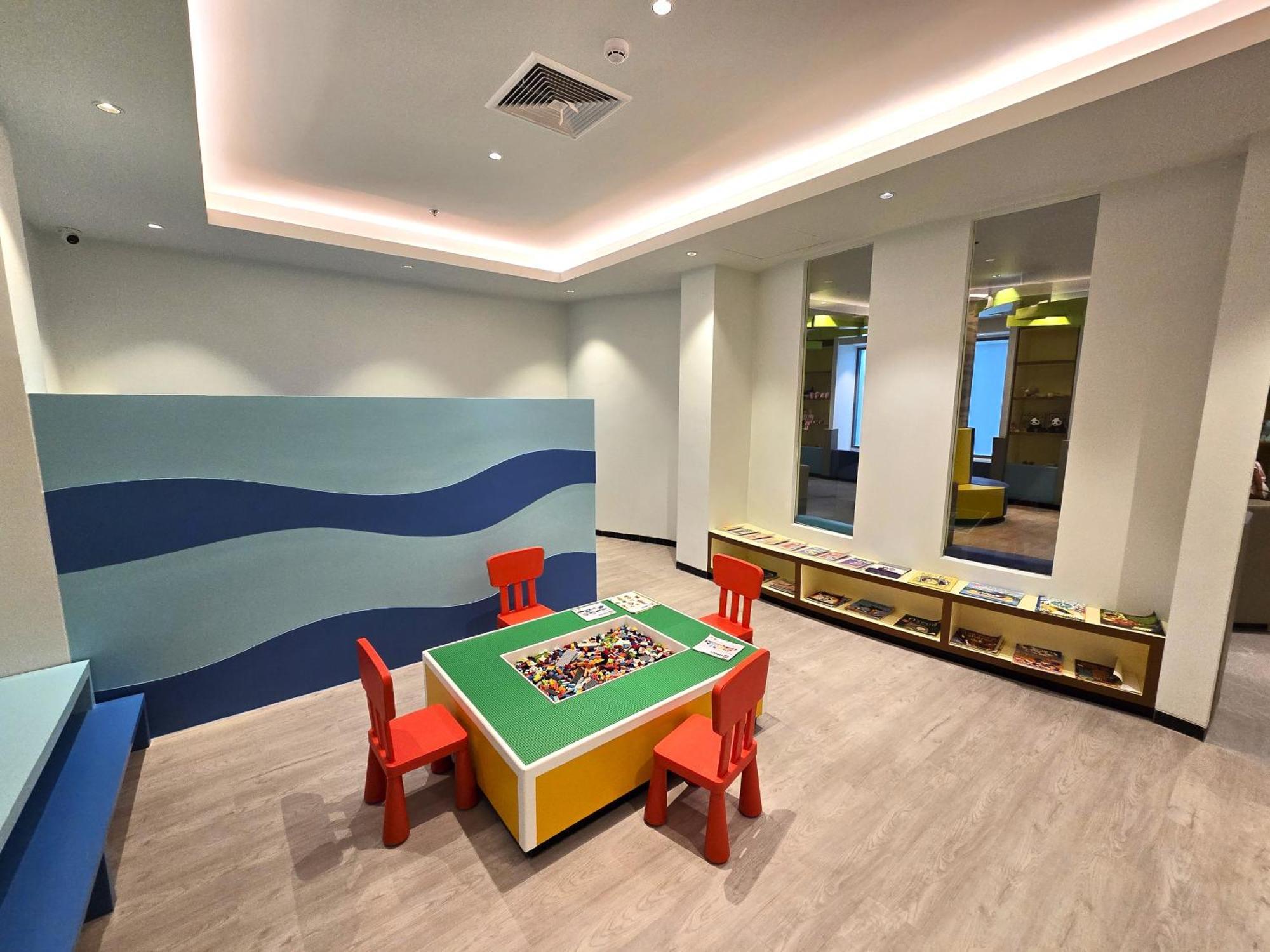 Oceanfront Beach Resort - Sha Extra Plus Patong Ngoại thất bức ảnh The Children's Museum
