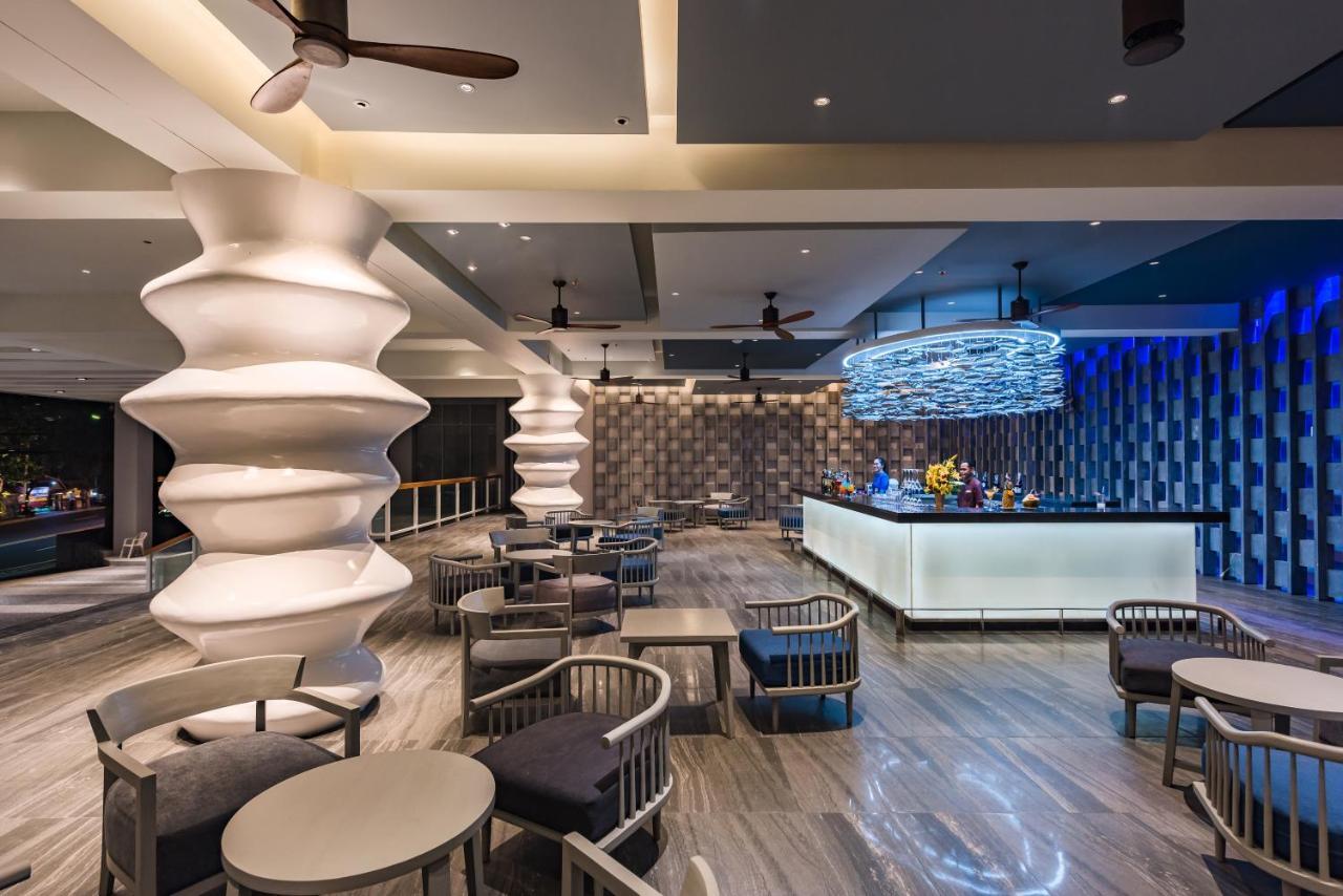 Oceanfront Beach Resort - Sha Extra Plus Patong Ngoại thất bức ảnh The lounge at the airport