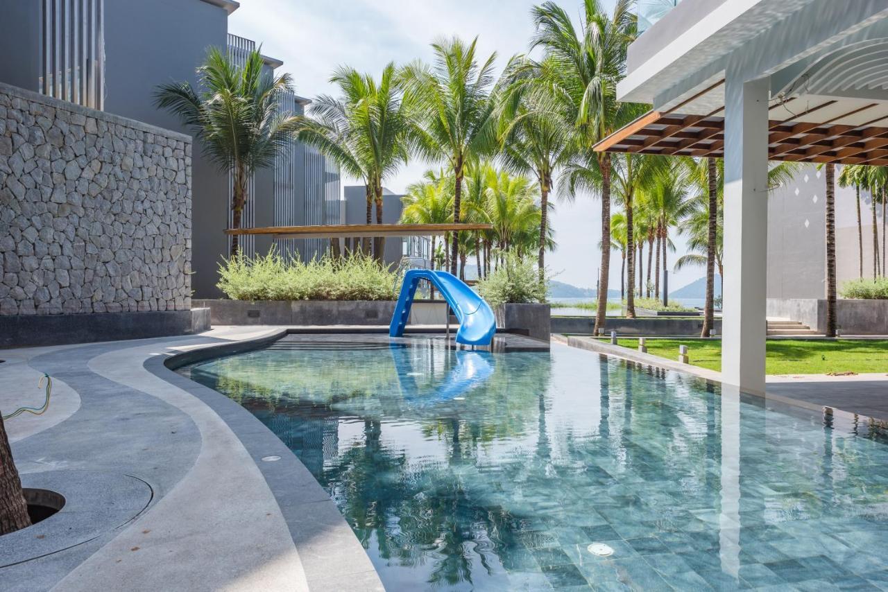 Oceanfront Beach Resort - Sha Extra Plus Patong Ngoại thất bức ảnh The swimming pool at the resort