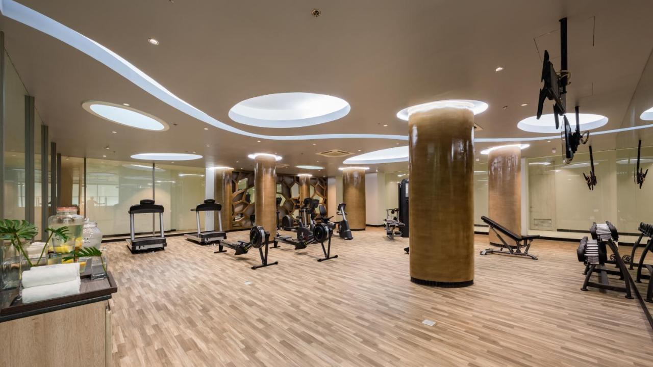 Oceanfront Beach Resort - Sha Extra Plus Patong Ngoại thất bức ảnh The gym at the Ritz-Carlton, DIFC